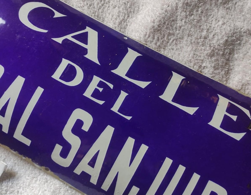 Enameled plaque on General Sanjurjo street