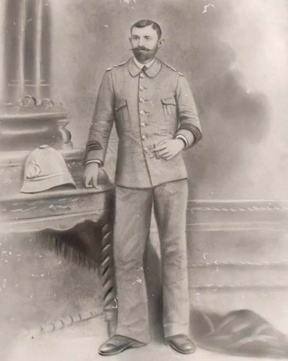 Photograph of a Spanish soldier in the Philippines