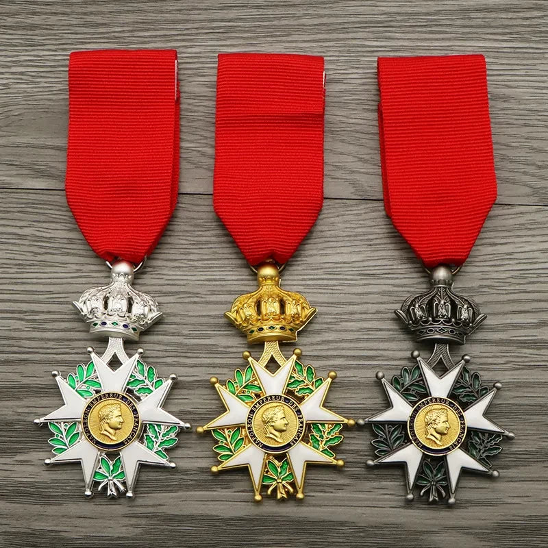 Colección de recuerdos de insignia de Metal Retro de reproducción de Medalla de Honor de los caballeros mayores del emperador francés Napoleón 
