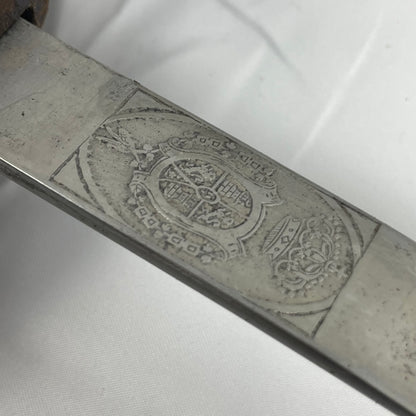 Espada modelo Roberts con escudo Empuñadura