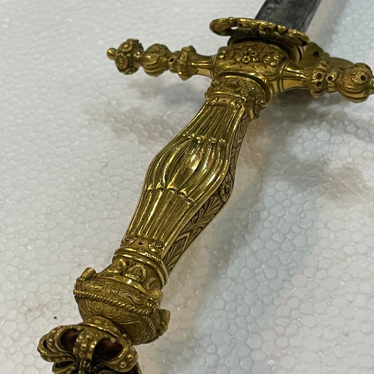 Magnifico espadin de casa real época isabel II