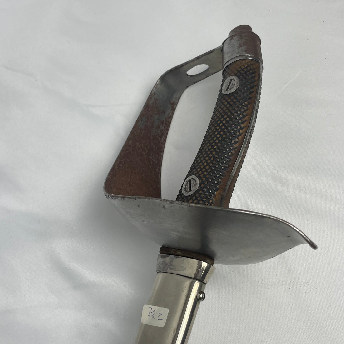 Espada modelo Roberts con escudo Empuñadura