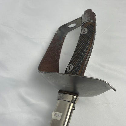 Espada modelo Roberts con escudo Empuñadura