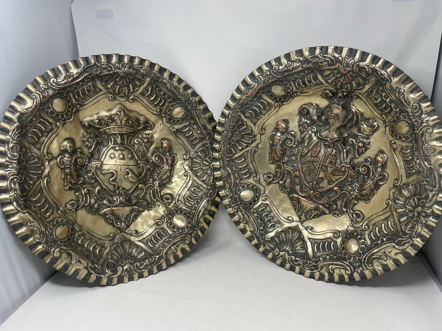 Pareja Platos de Metal Con escudo Heráldico