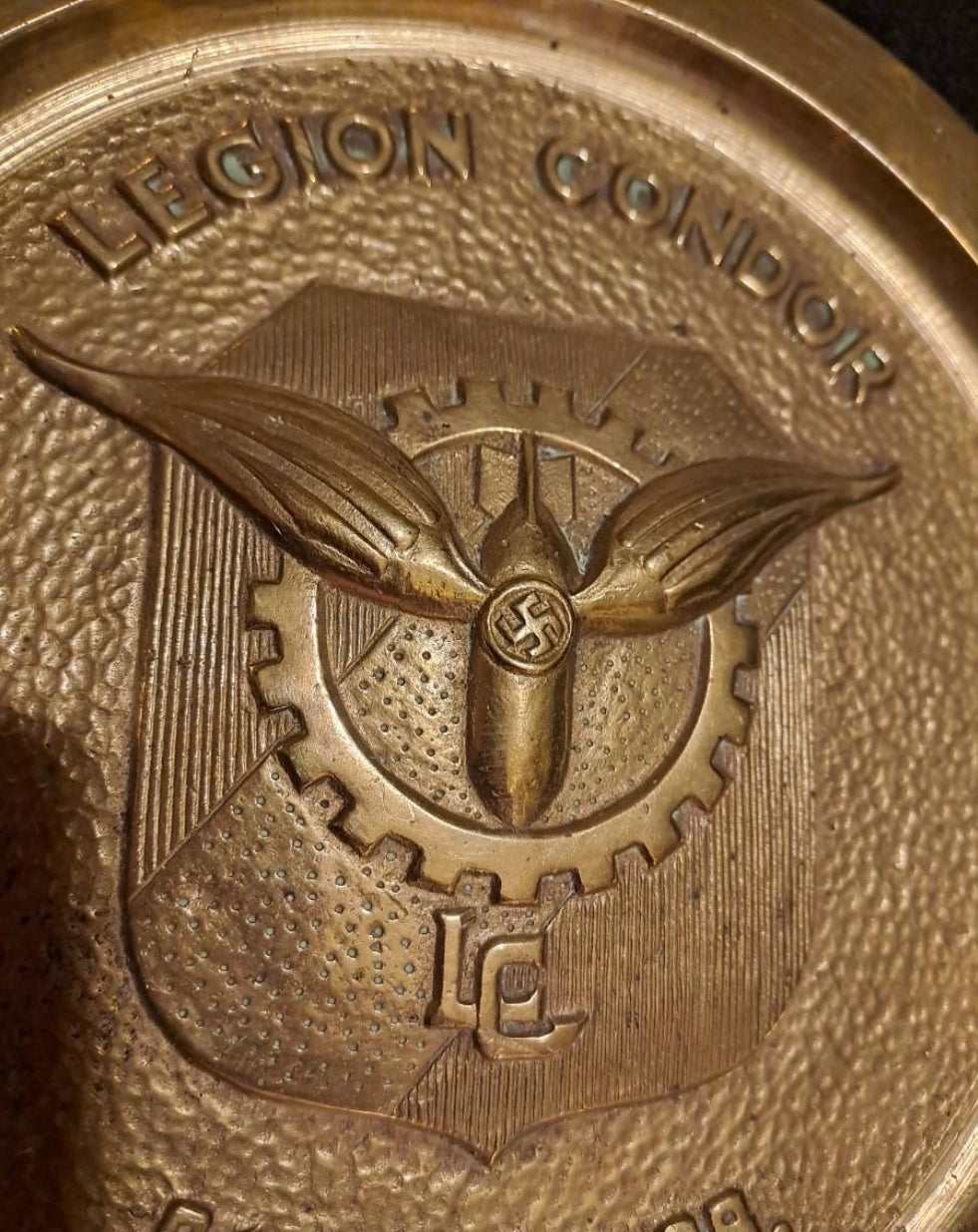 Placa de bronce de la Legión Cóndor