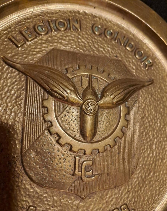 Placa de bronce de la Legión Cóndor