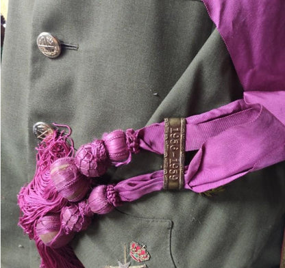 Uniforme general con el colectivo Oviedo y el cinturón y banda 