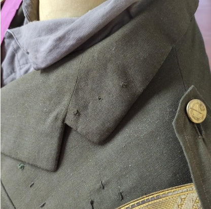 Uniforme general con el colectivo Oviedo y el cinturón y banda 