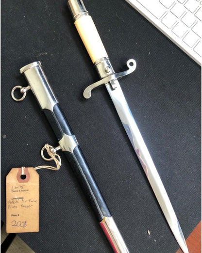 Daga de vestir de aviación polaca.