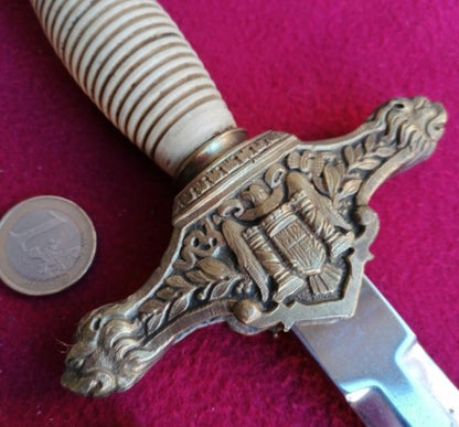 Daga española modelo 1938 de academia militar 