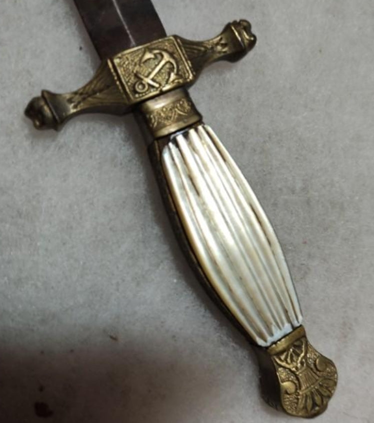 Daga naval europea del siglo XIX. 