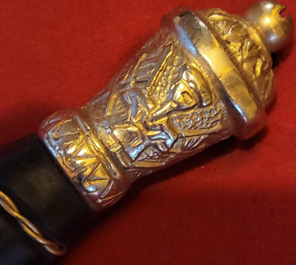 Dagger presented by Argentine Police general