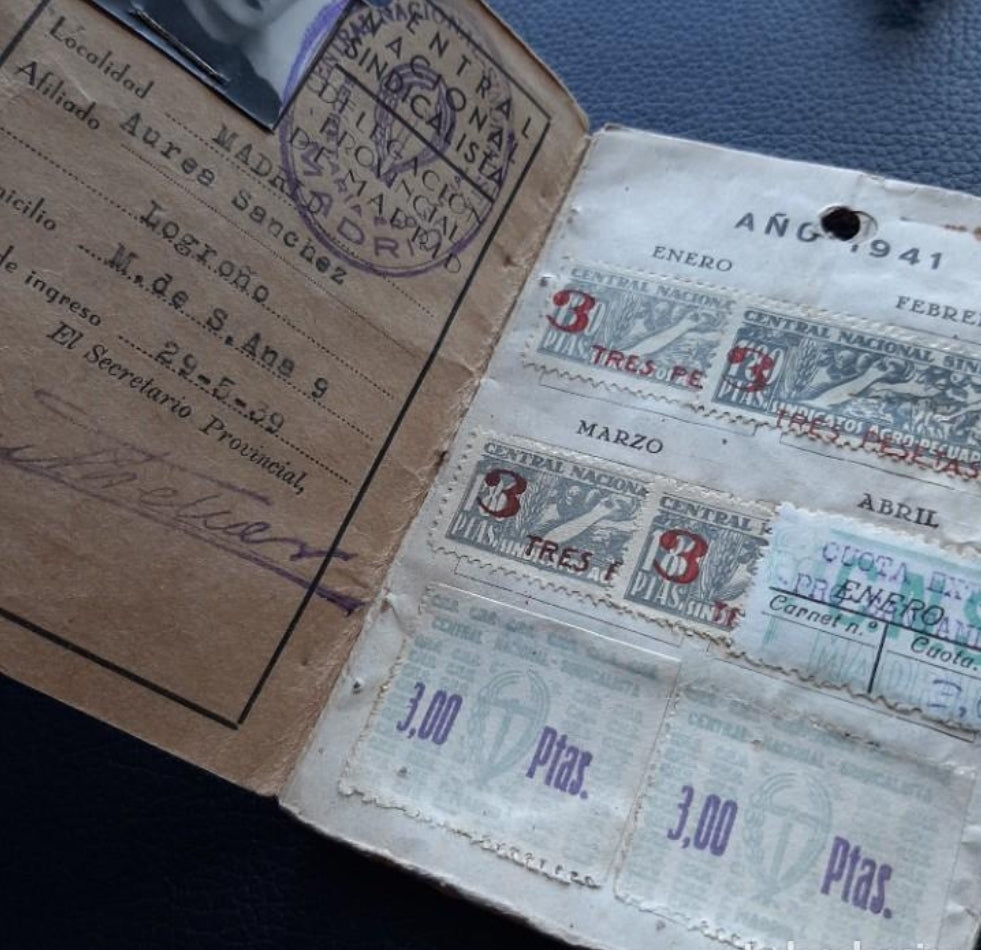 Lot of card and badge of the National Trade Union Center