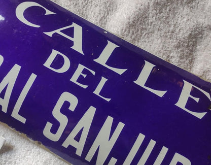 Enameled plaque on General Sanjurjo street