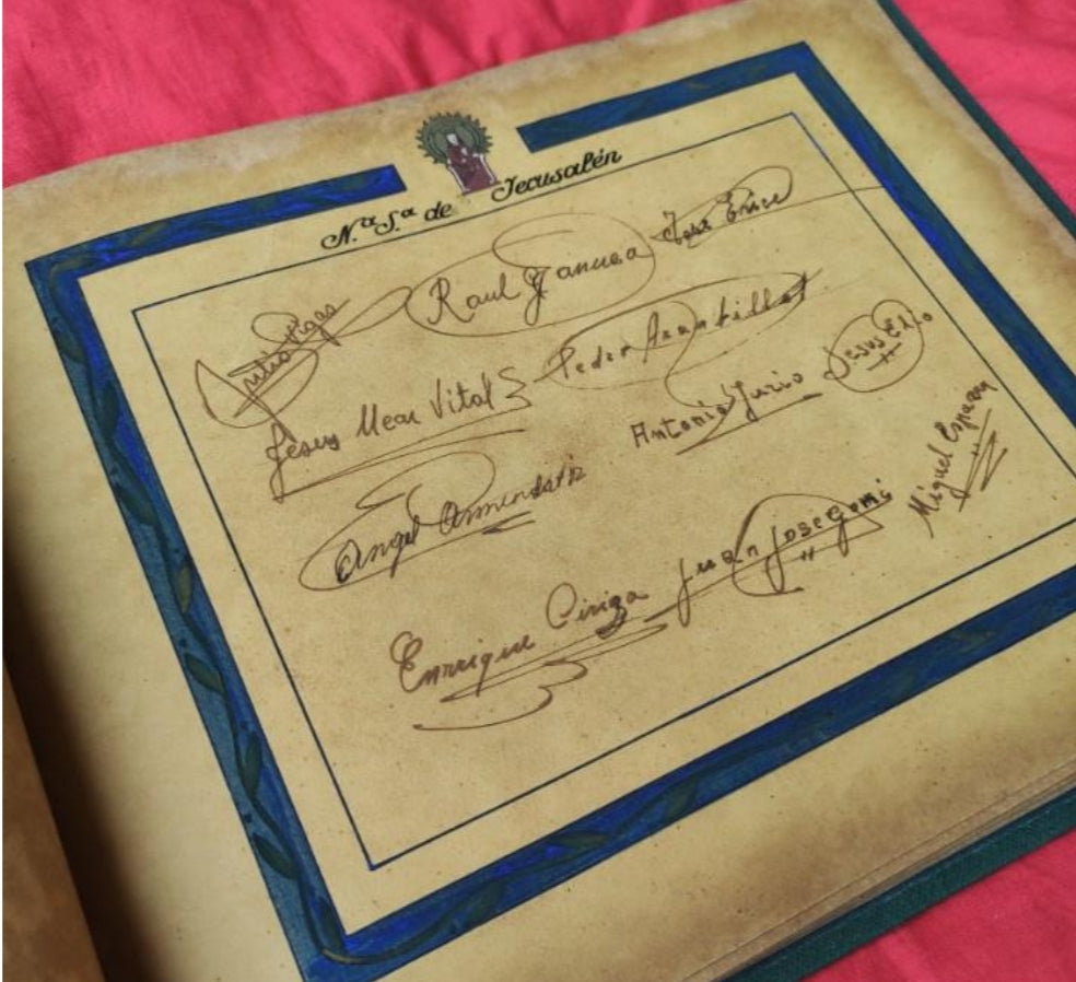 Tribute album to the Falangist youth with signatures