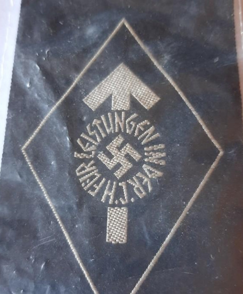 Cloth shield for Hitlerjugend badge