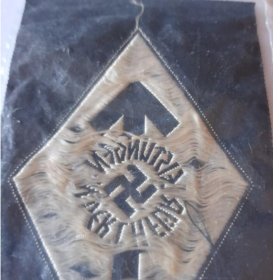 Cloth shield for Hitlerjugend badge