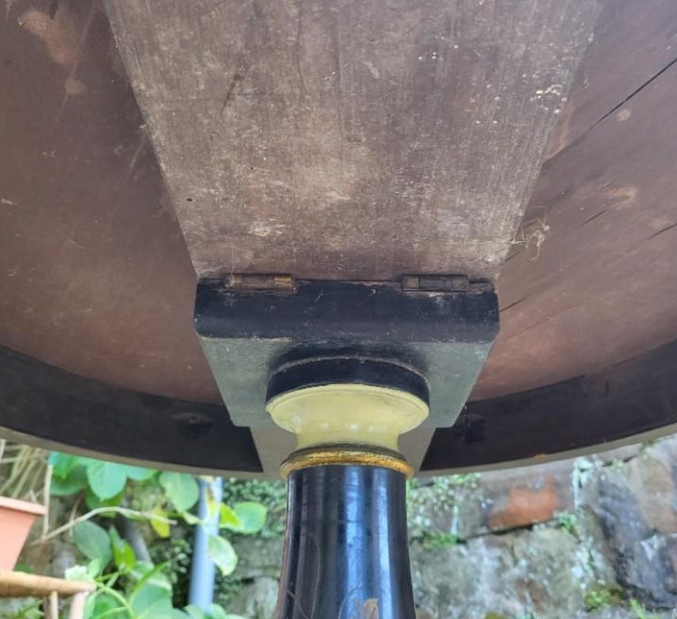 Beautiful folding lacquer table from the Philippines - late 19th century