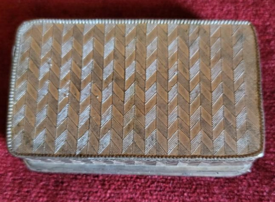 Snuff box with river coaster boat