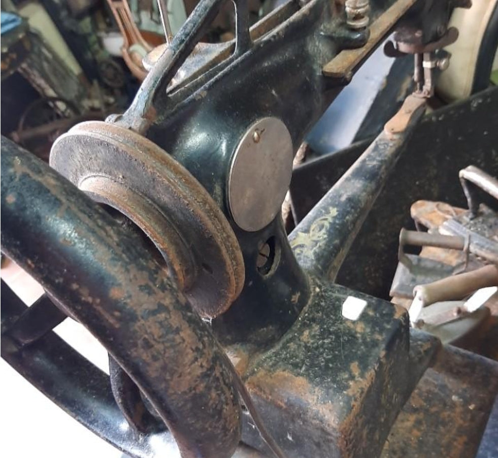 Singer sewing machine from the early 20th century