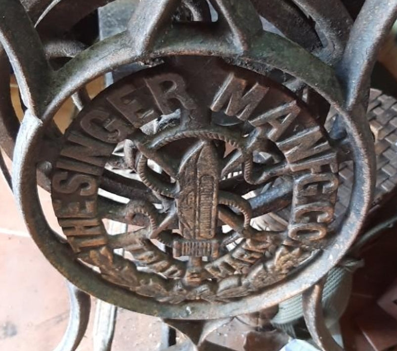 Singer sewing machine from the early 20th century