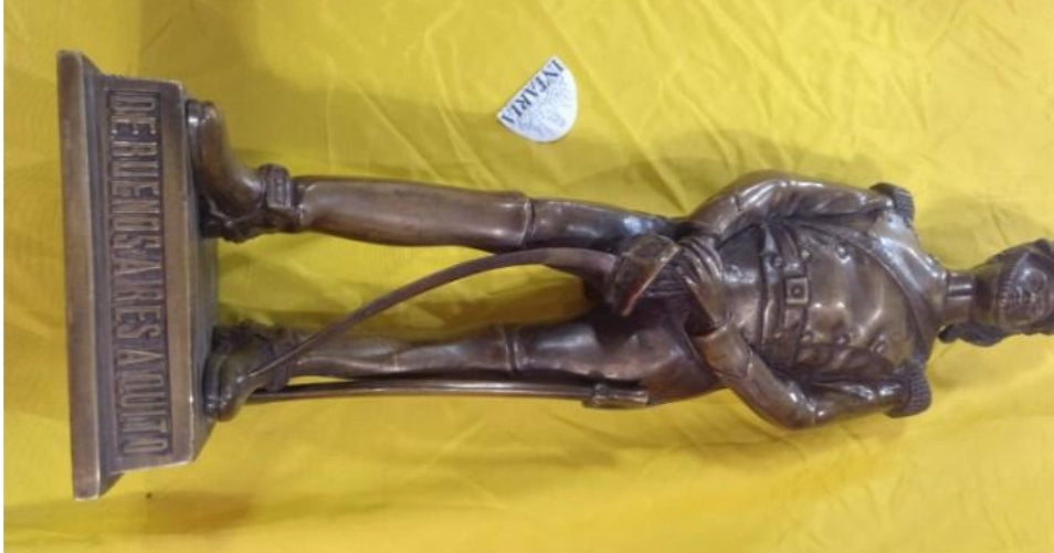 Bronze figure of Grenadier officer of the Argentine army