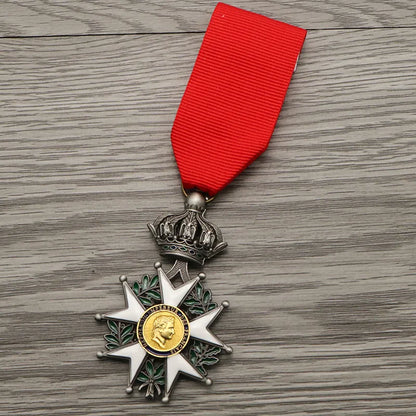 Colección de recuerdos de insignia de Metal Retro de reproducción de Medalla de Honor de los caballeros mayores del emperador francés Napoleón 